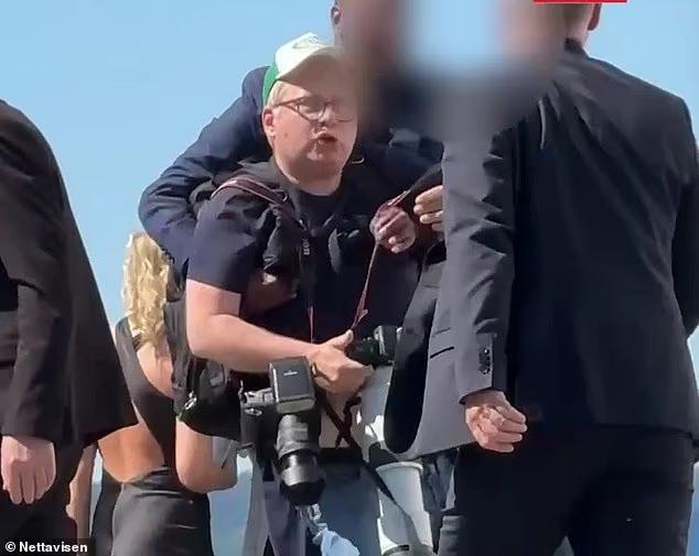厄德高婚礼现场一摄影师被保安拖走，哈兰德评论：…(维诺格兰德摄影作品)