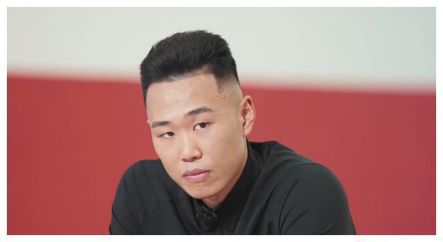 星空体育-河床技战术演练密集，冲刺冠军全力以赴(单兵战术口令都有什么)