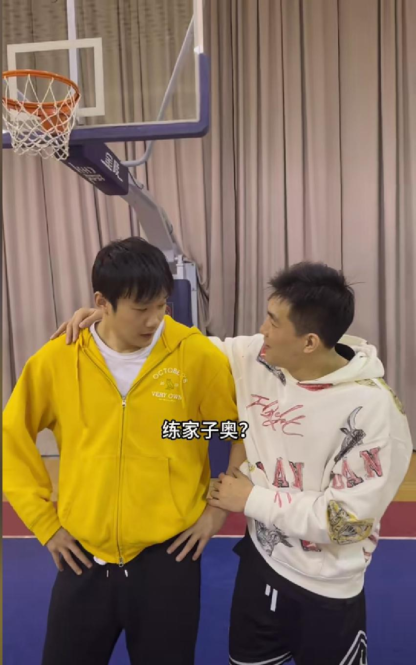 星空体育-梦幻联动！翟晓川更新社媒发布与丁彦雨航打球视频(翟晓川是队长吗)