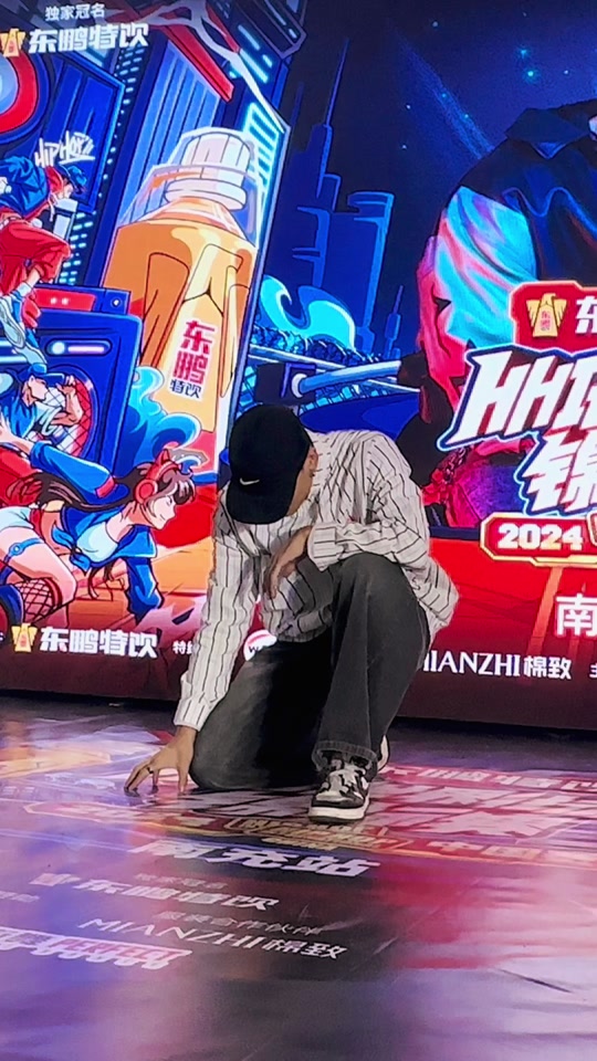 关于2025TOP世界街舞大赛总决赛裁判秀-MRWIGGLES的信息